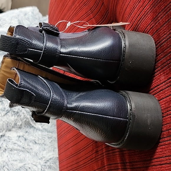 Shoes - Picture 3 of 6